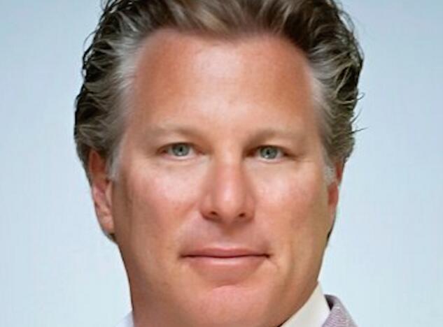 �Ż�ǰ��ʱCEO�����������ʲ�����÷��������֮��